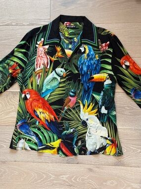 100% Authentic Dolce & Gabbana Black Tropical Parrot Print Shirt